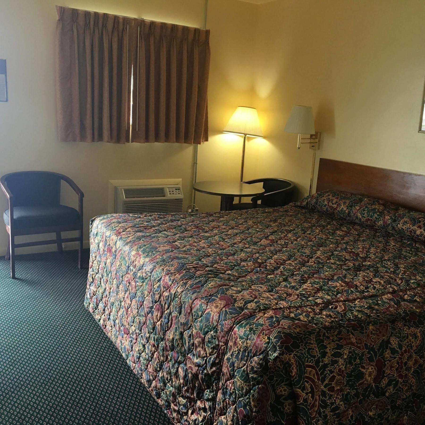 Guest House Motel Chanute Екстериор снимка