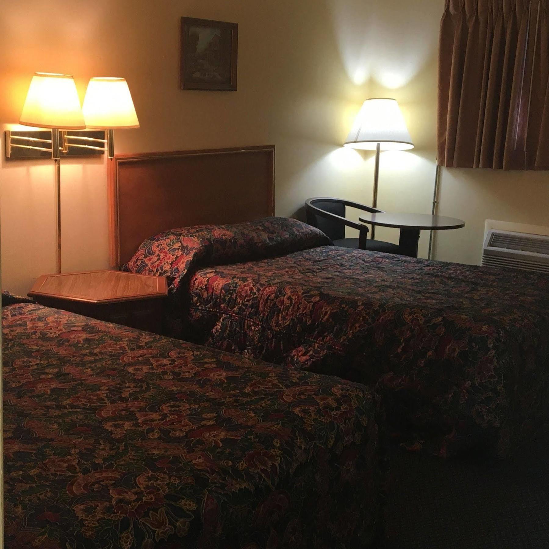 Guest House Motel Chanute Екстериор снимка
