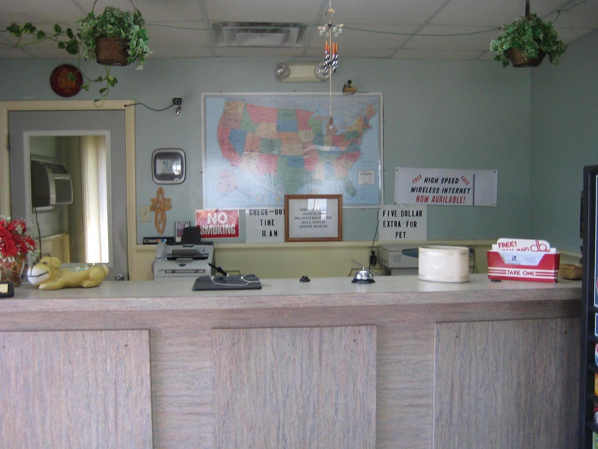 Guest House Motel Chanute Интериор снимка