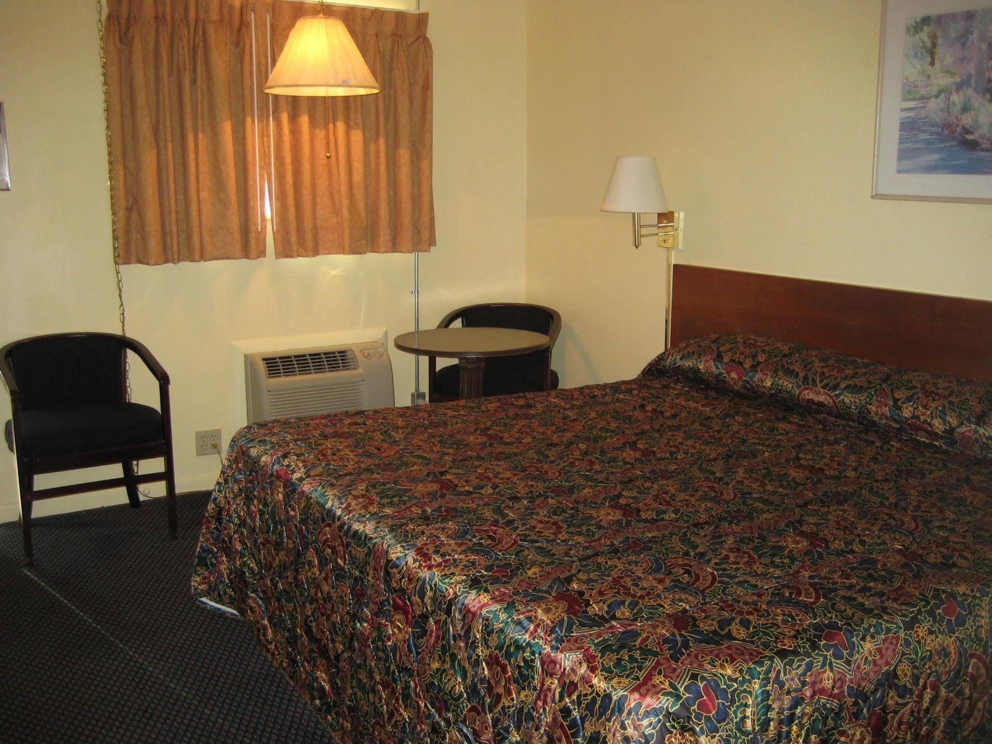 Guest House Motel Chanute Екстериор снимка