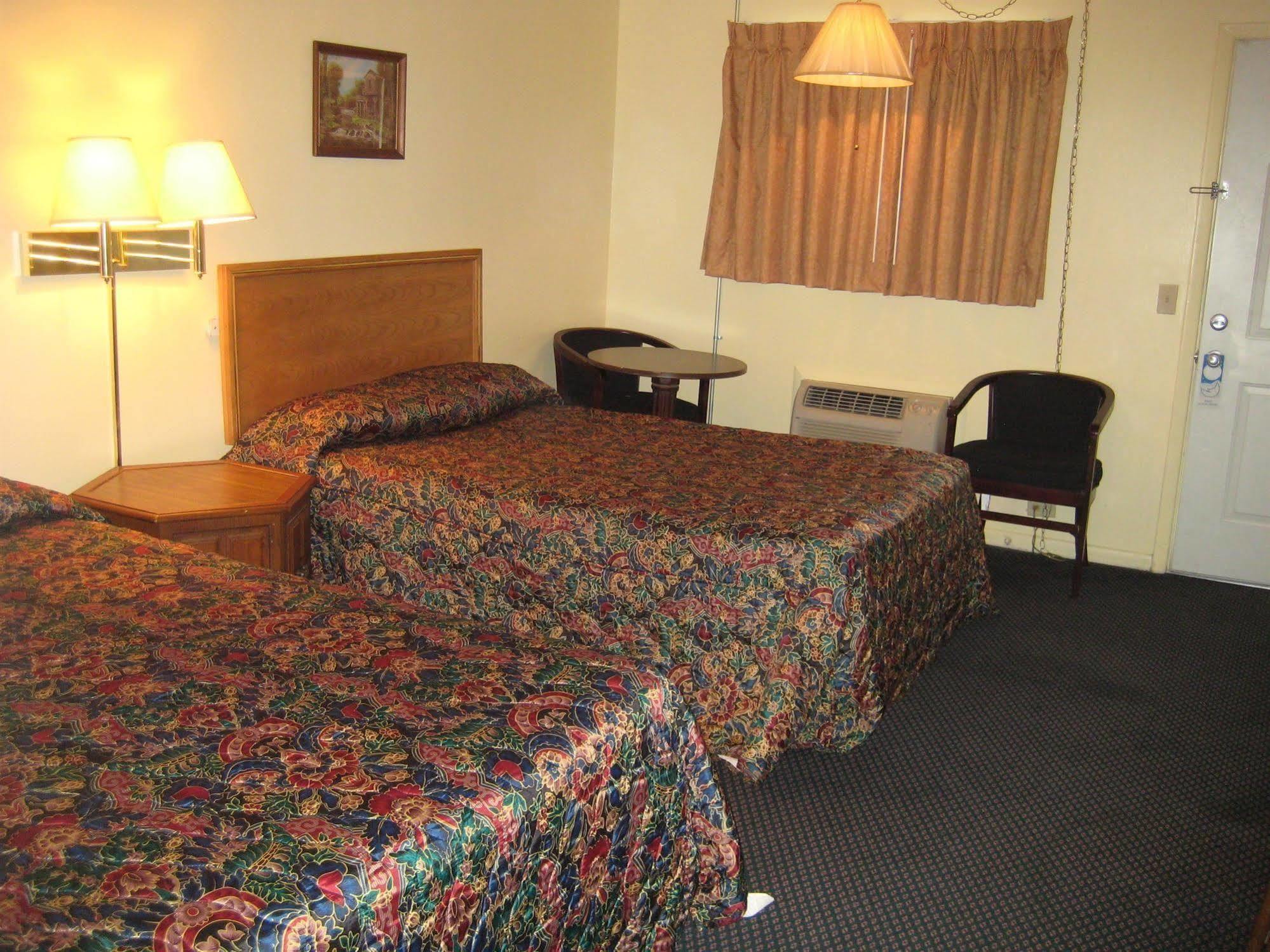 Guest House Motel Chanute Екстериор снимка