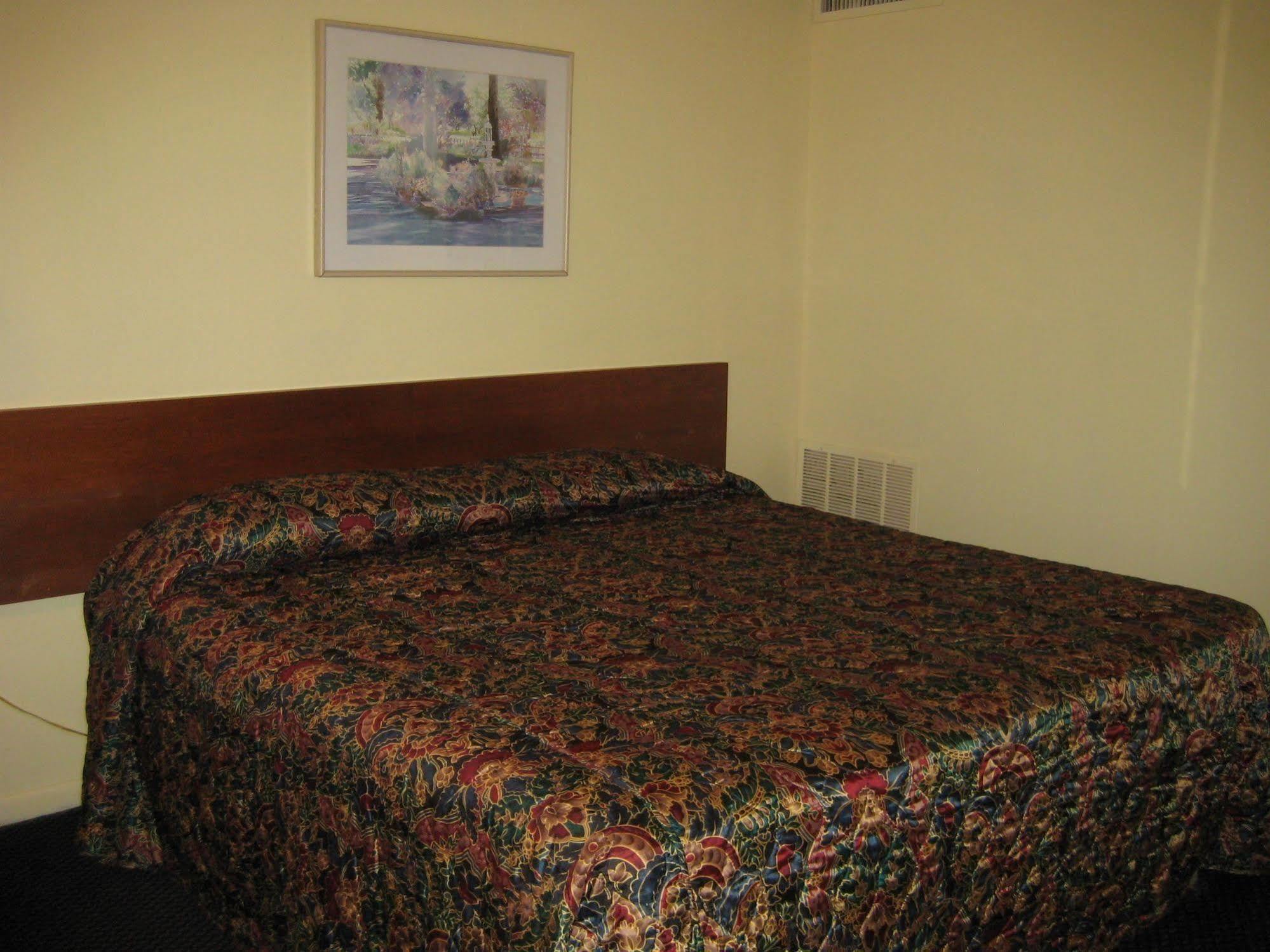Guest House Motel Chanute Екстериор снимка