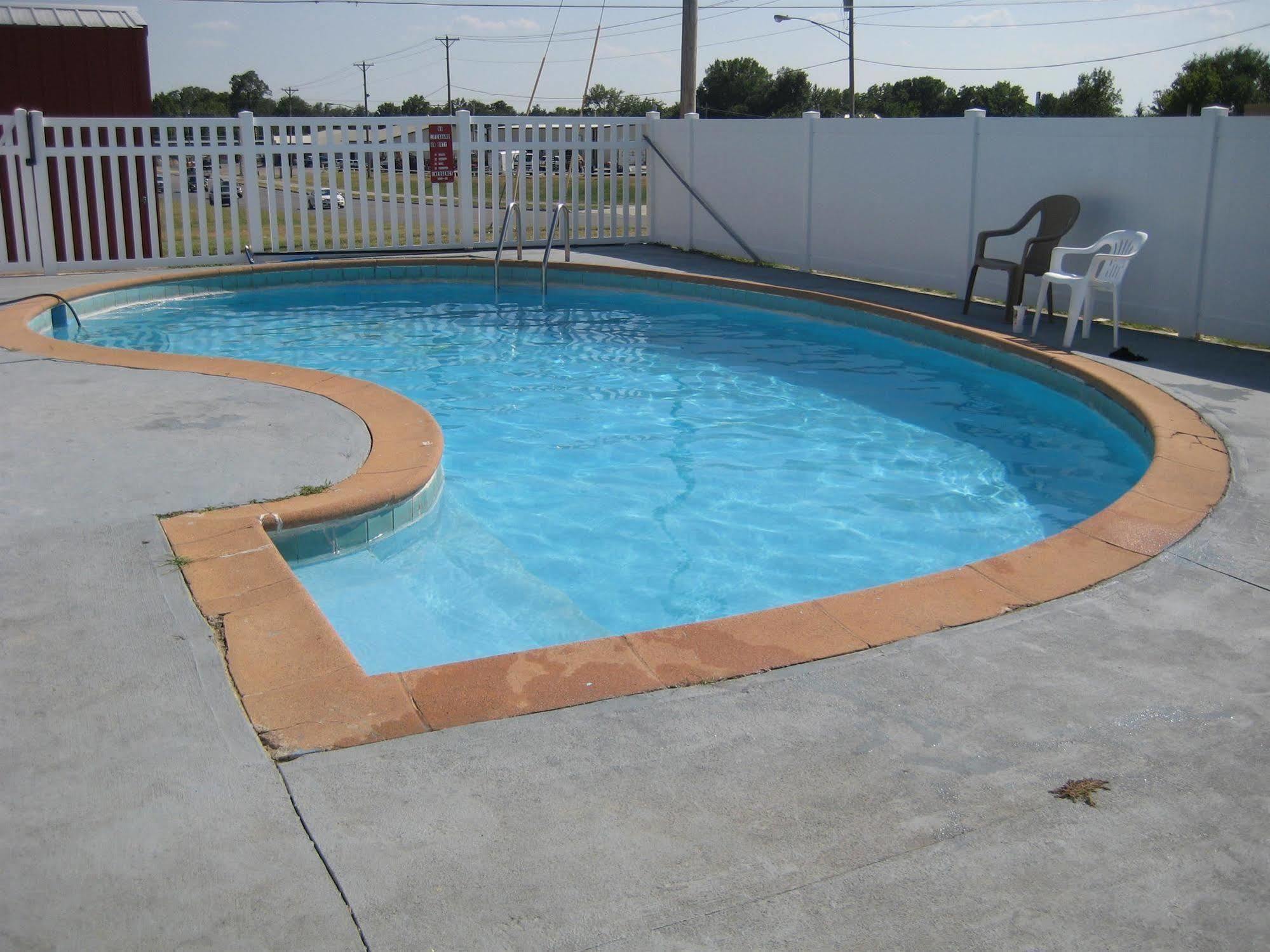 Guest House Motel Chanute Екстериор снимка