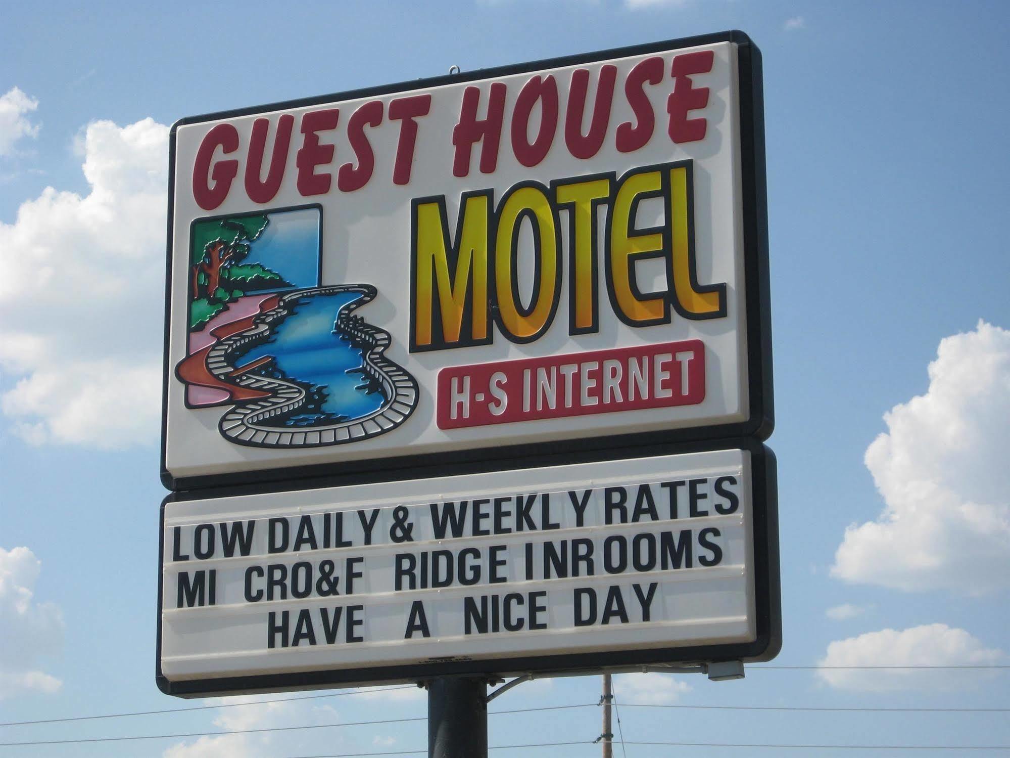 Guest House Motel Chanute Екстериор снимка