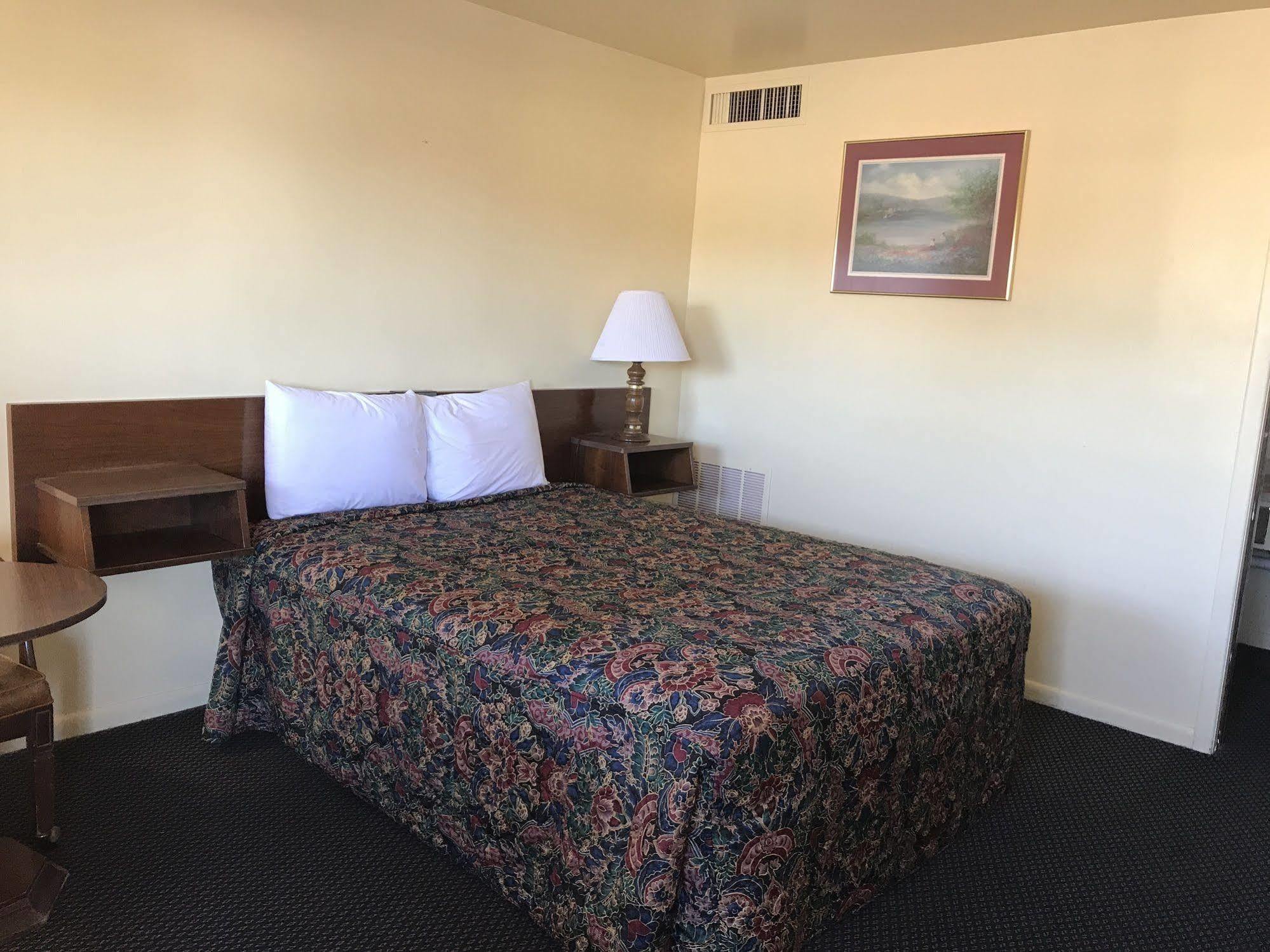 Guest House Motel Chanute Екстериор снимка