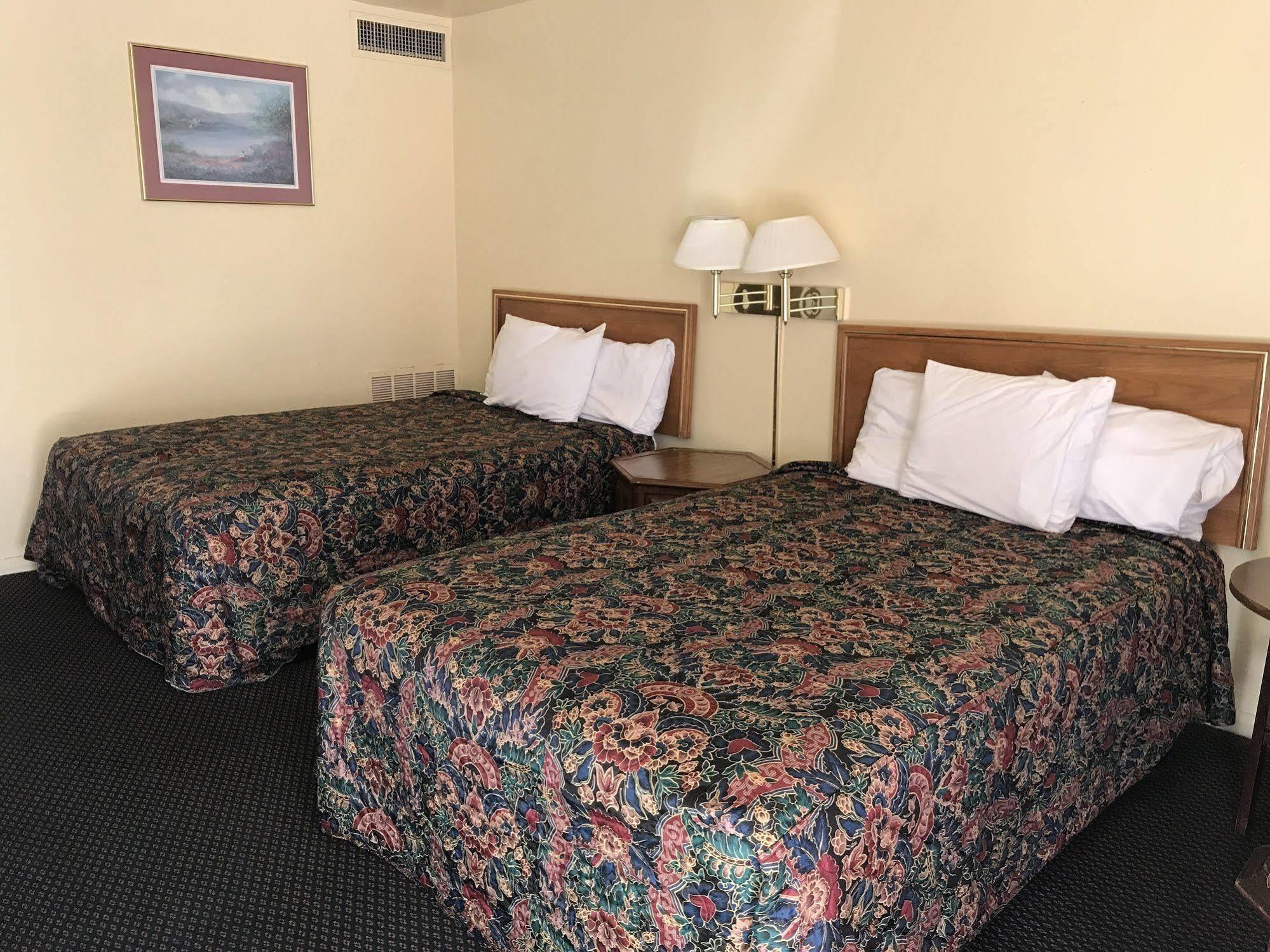 Guest House Motel Chanute Екстериор снимка