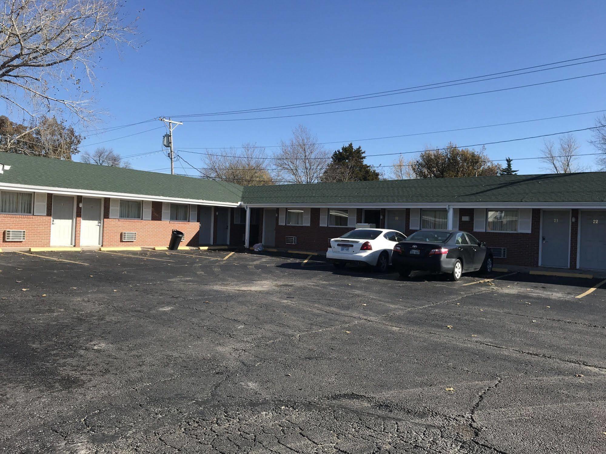 Guest House Motel Chanute Екстериор снимка